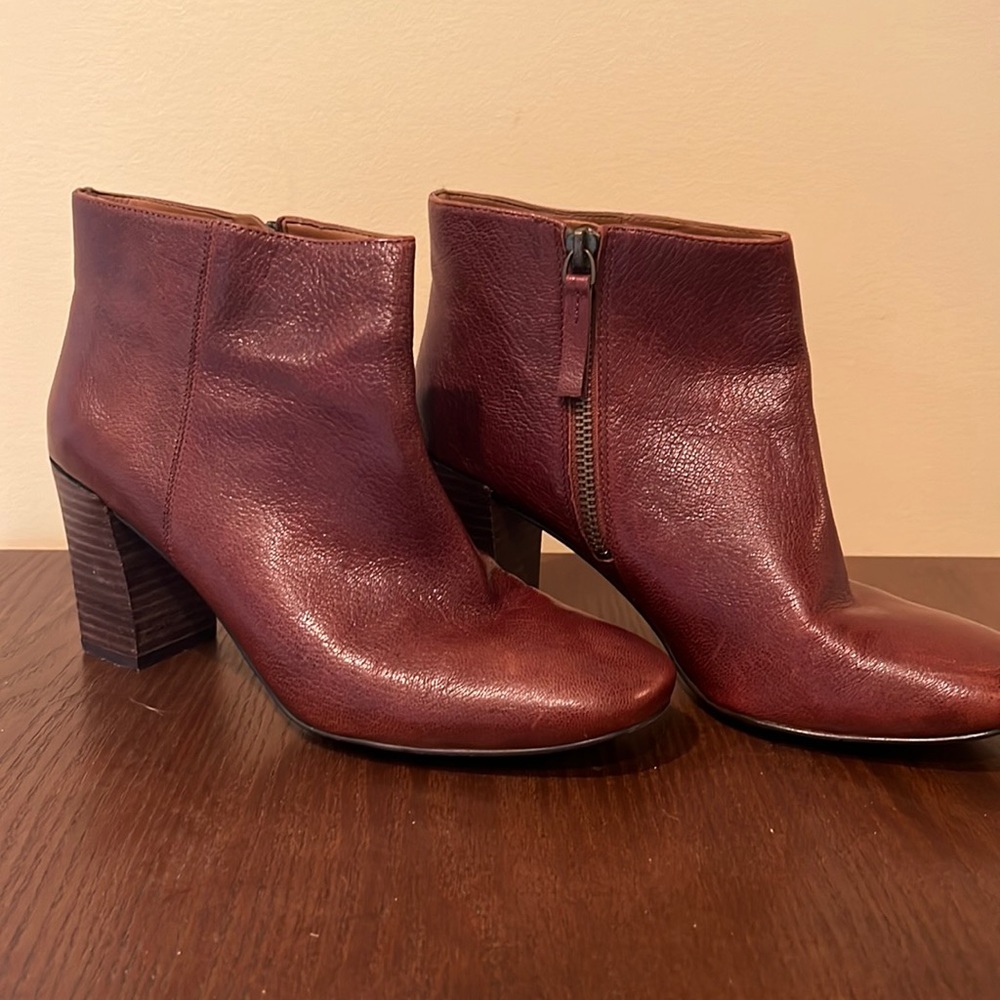 Nine West Coral Cognac Leather Bootie, size 7